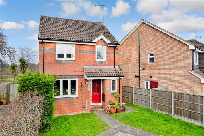 3 Bedroom Detached House For Sale In Thepps Close, South Nutfield, Redhill, Surrey, RH1