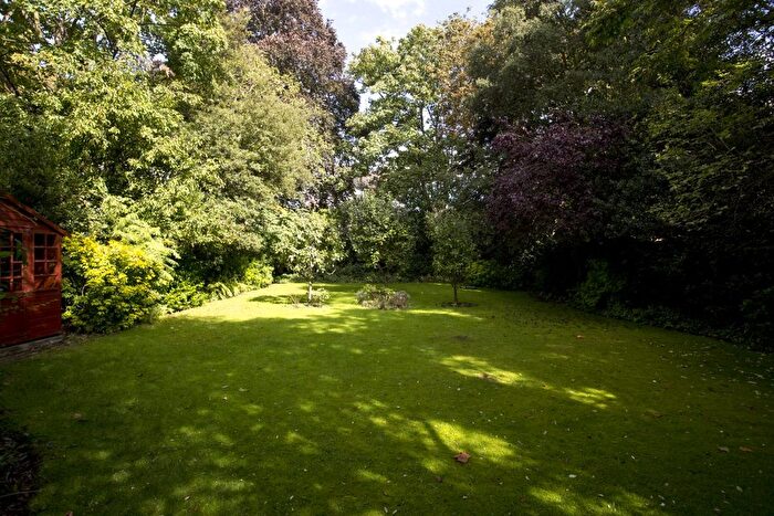 3 Bedroom Flat To Rent In Ridgway, London, SW19