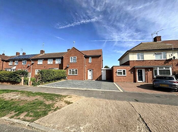 3 Bedroom Semi-Detached House For Sale In Chestnut Avenue, Peterborough, PE1