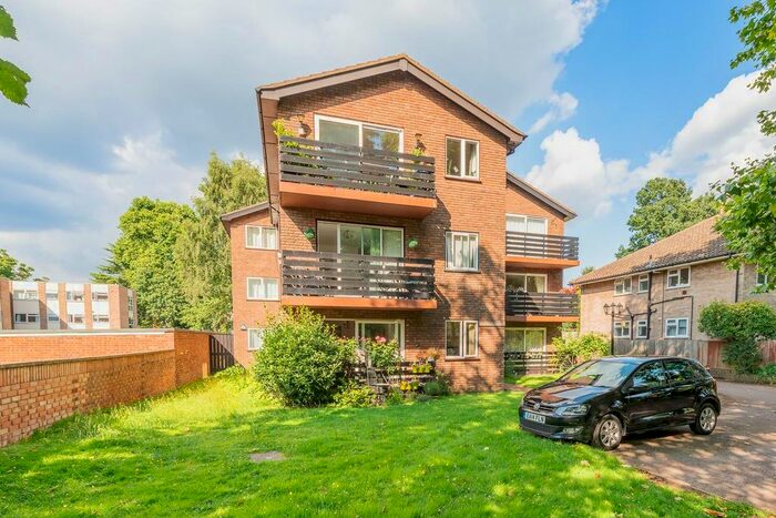 2 Bedroom Flat To Rent In Park Road, Beckenham, BR3