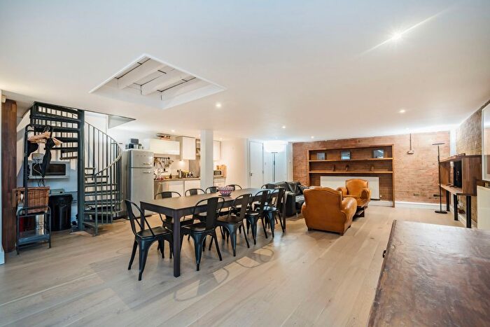 1 Bedroom Flat For Sale In Gowers Walk, London, E1