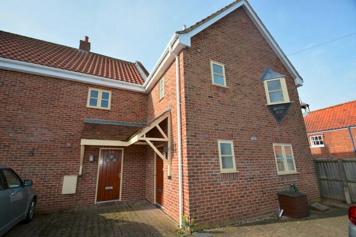 3 Bedroom Semi-Detached House To Rent In Back Lane, Wymondham, NR18