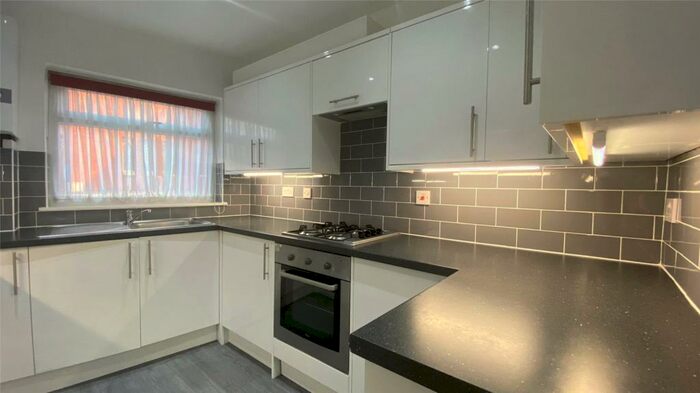 1 Bedroom Apartment To Rent In Nether Street, Finchley, London, N12