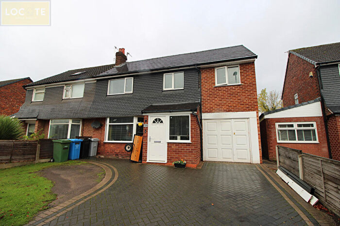 5 Bedroom Semi-Detached House For Sale In Woodhouse Road, Davyhulme, M41