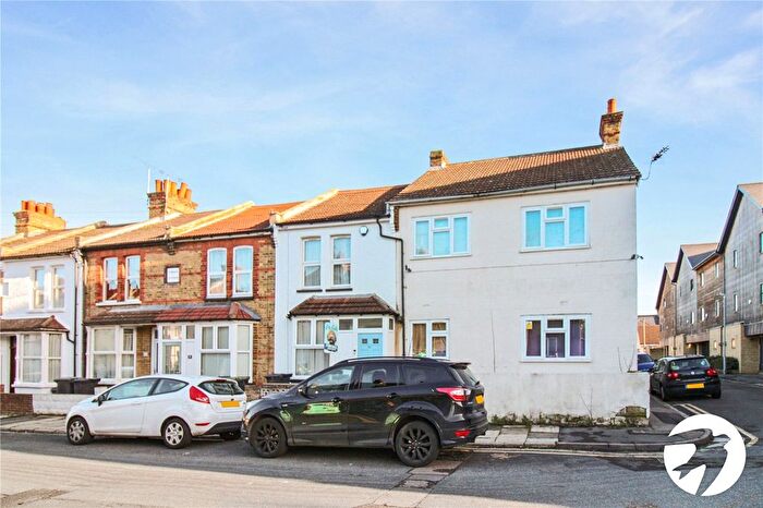 3 Bedroom Terraced House To Rent In Alfred Road, Gravesend, Kent, DA11