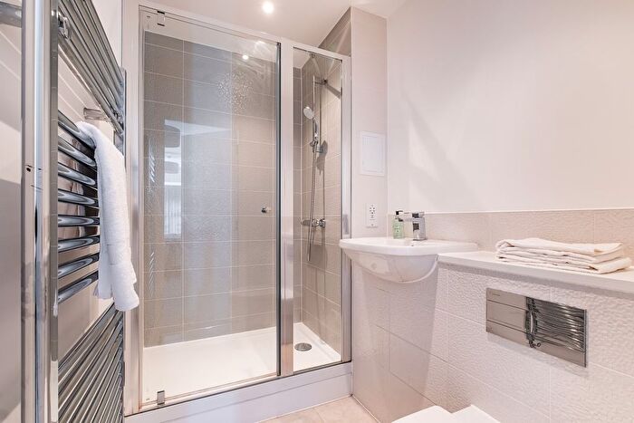 3 Bedroom Flat To Rent In Rolfe Terrace, London, SE18