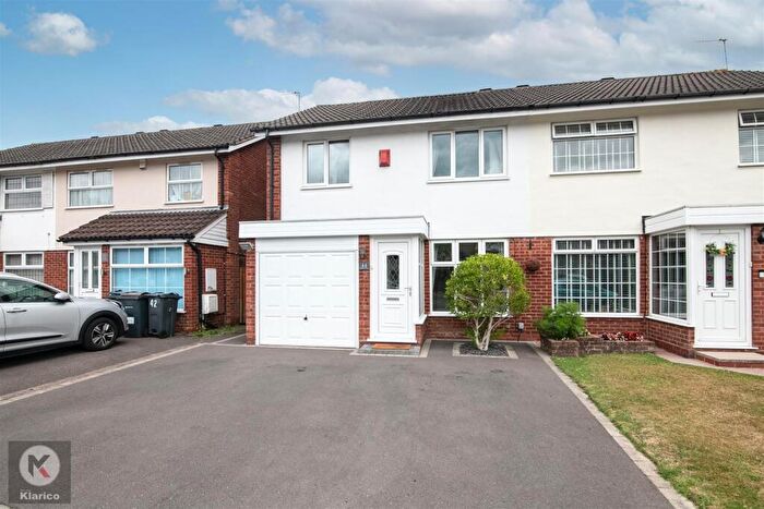3 Bedroom Semi-Detached House To Rent In Pipers Green, Hall Green, Birmingham, B28
