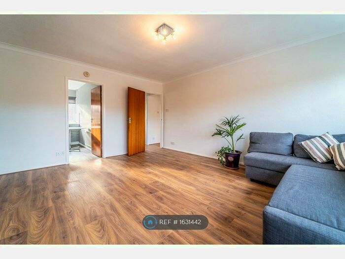 2 Bedroom Maisonette To Rent In Highfield Court, London, N14