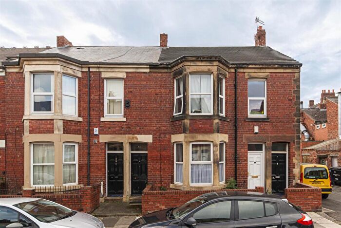 3 Bedroom Flat For Sale In King John Terrace, Heaton, Newcastle Upon Tyne, NE6