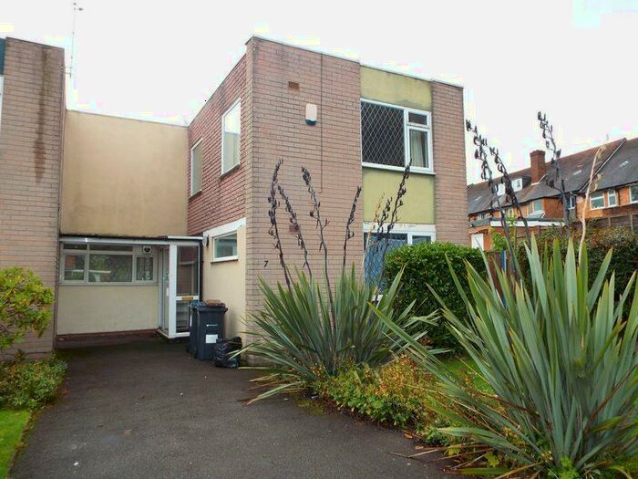 3 Bedroom Link Detached House To Rent In Saunton Way, Selly Oak, Birmingham, B29