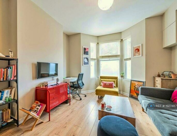 1 Bedroom Flat To Rent In Brook Drive, London, SE11