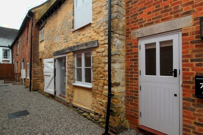 2 Bedroom House To Rent In High Street, Stony Stratford, Milton Keynes, MK11