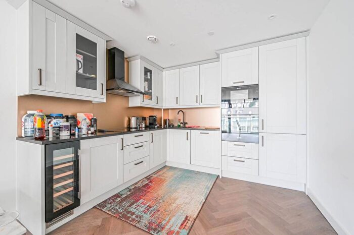 2 Bedroom Flat For Sale In Merino Gardens, Wapping, London, E1W
