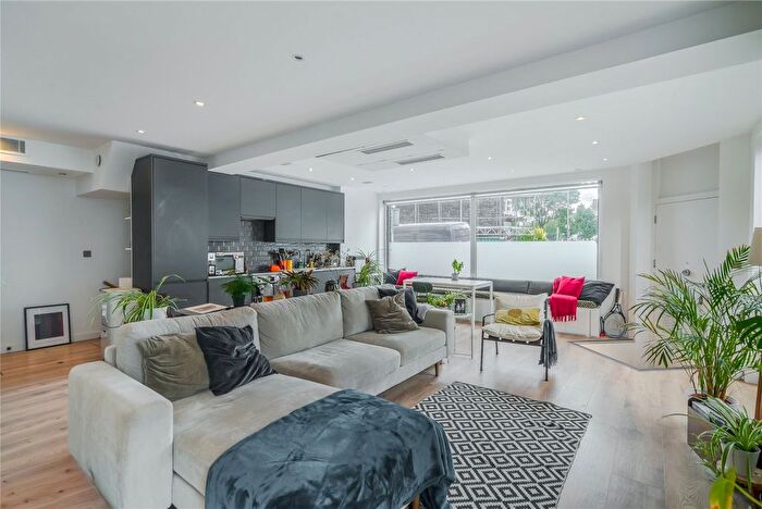 2 Bedroom Flat For Sale In Bendemeer Road, London, SW15