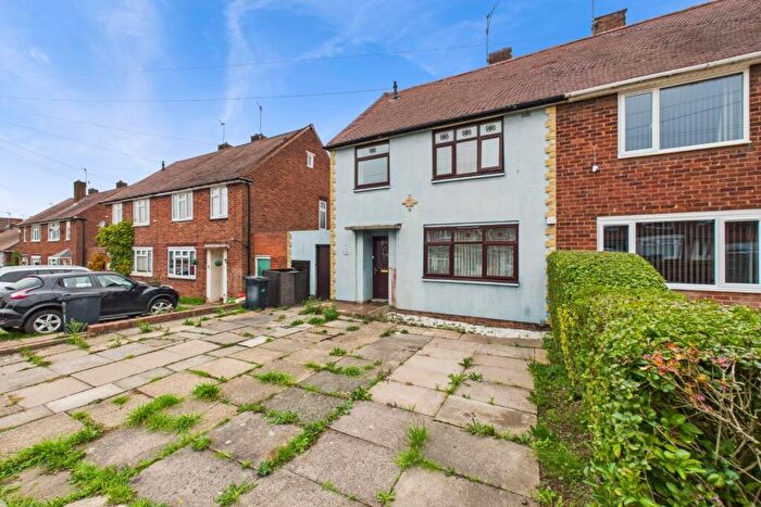 3 Bedroom Semi-Detached House For Sale In Sandfield Road, Stourbridge, DY8