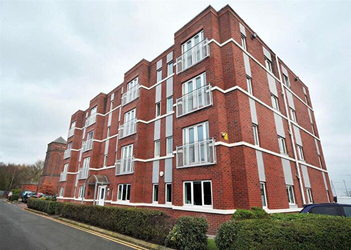 2 Bedroom Apartment For Sale In Forebay Drive, Irlam, M44
