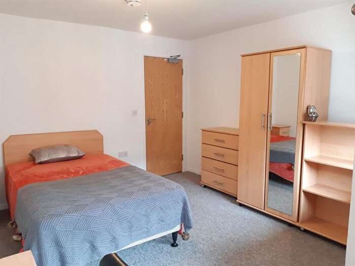 6 Bedroom Flat To Rent In Flat, The Forum, Tiverton Way, - Group Saver, CB1