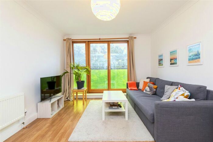 1 Bedroom Flat To Rent In Southgate Road, Canonbury, London, N1