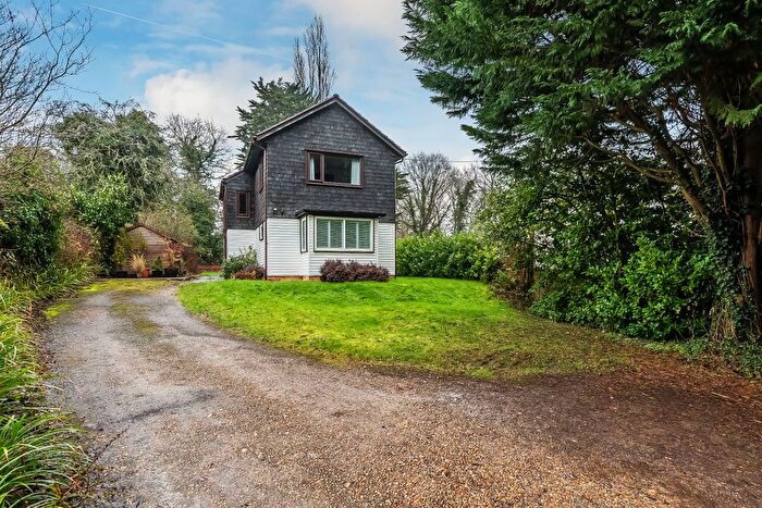 4 Bedroom Detached House For Sale In Oakcroft, Edenbridge, TN8