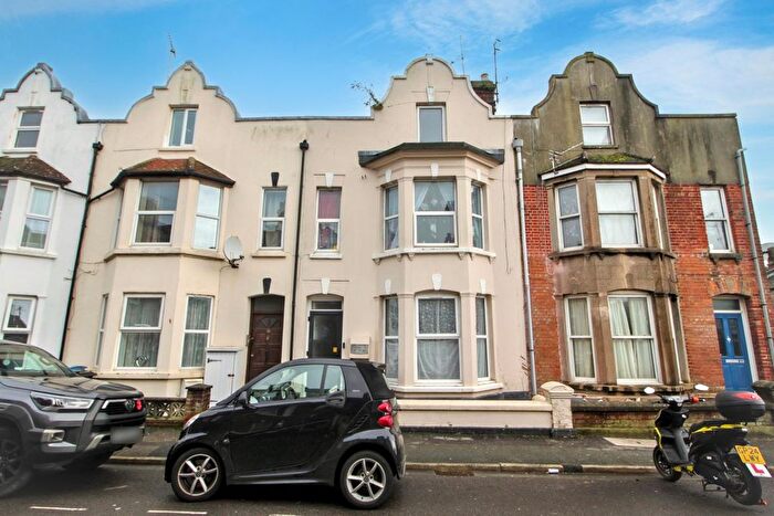 1 Bedroom Flat For Sale In Flat Clifton Road, Littlehampton, West Sussex, BN17