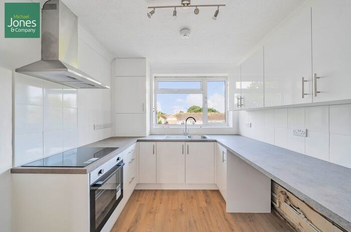 2 Bedroom Flat To Rent In Durrington Gardens, The Causeway, Goring-By-Sea, Worthing, BN12