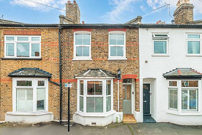 2 Bedroom Property For Sale In Queens Terrace, Old Isleworth, TW7
