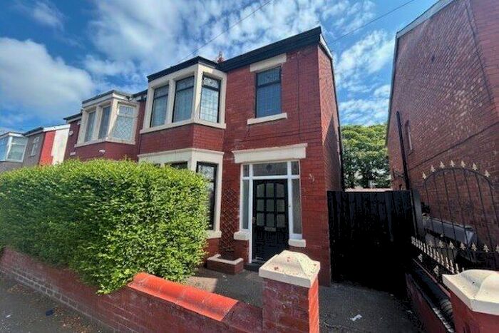 3 Bedroom Semi-Detached House To Rent In Manchester Road, Blackpool, FY3