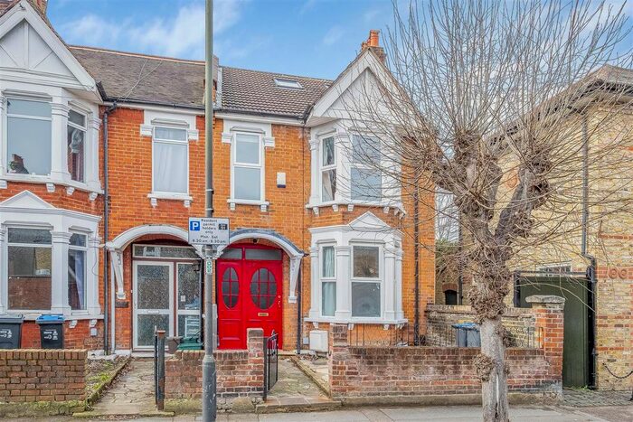 5 Bedroom Property To Rent In Kirkley Road, London, SW19