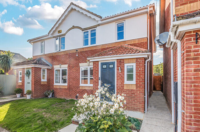 3 Bedroom Semi-Detached House For Sale In Colton Copse, Chandler's Ford, Eastleigh, Hampshire, SO53