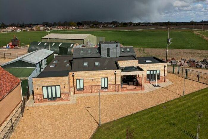 5 Bedroom Barn Conversion To Rent In Long Drove, Wisbech, PE13