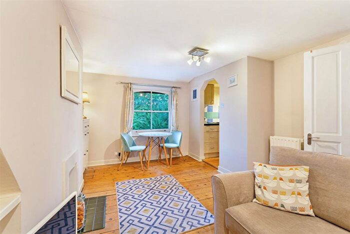 1 Bedroom Flat For Sale In Kingston Road, London, SW19