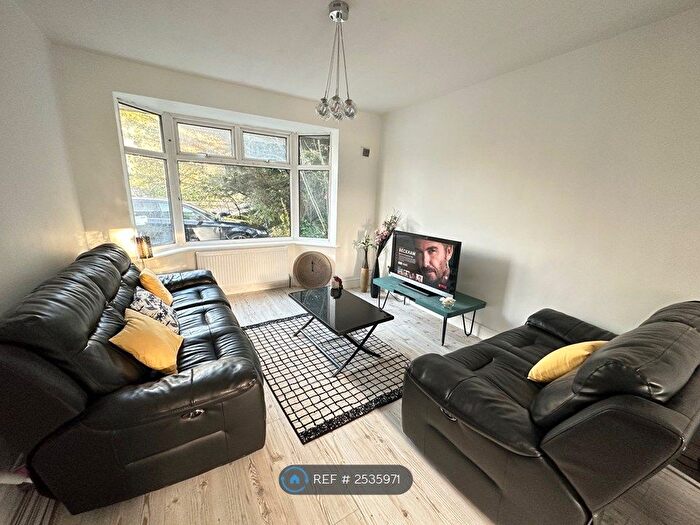 3 Bedroom Semi-Detached House To Rent In Watford Way, London, NW4