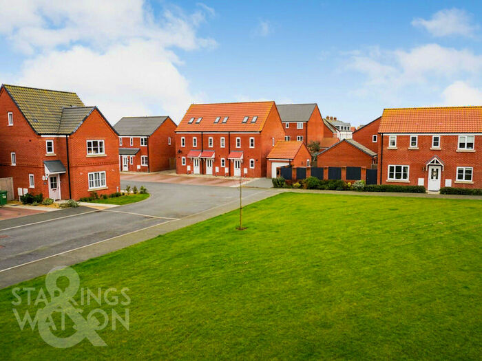 3 Bedroom Town House For Sale In Bailey Road, North Walsham, NR28