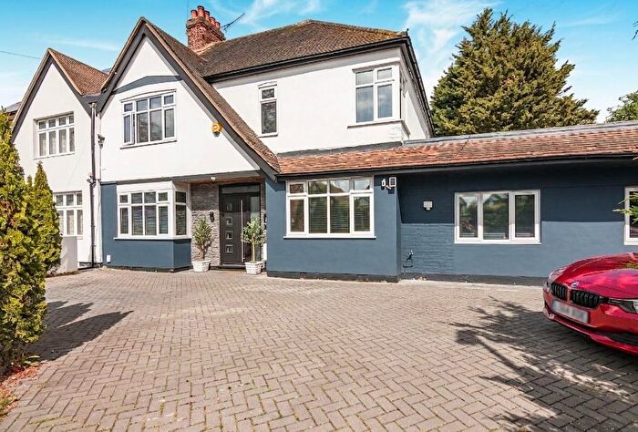 4 Bedroom Semi-Detached House For Sale In The Ridgeway, Enfield, EN2