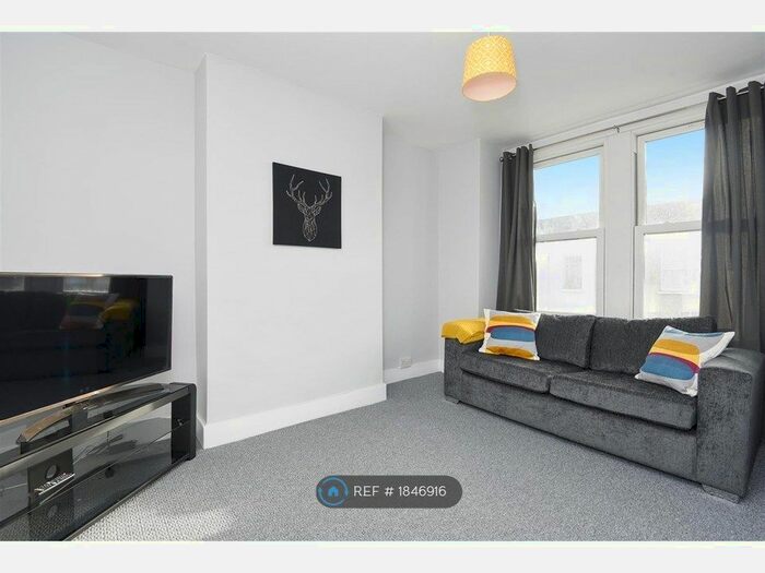 4 Bedroom Flat To Rent In Khartoum Road, London, SW17