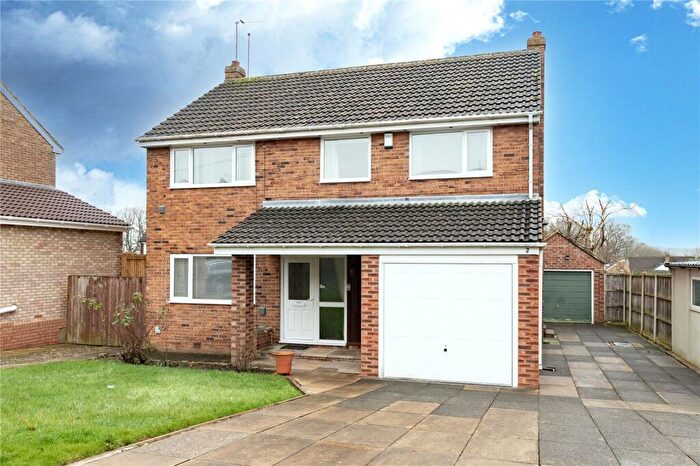 4 Bedroom Detached House For Sale In Arran Drive, Horsforth, Leeds, LS18