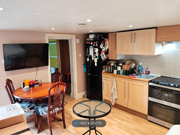 2 Bedroom Flat To Rent In Totteridge Road, High Wycombe, HP13