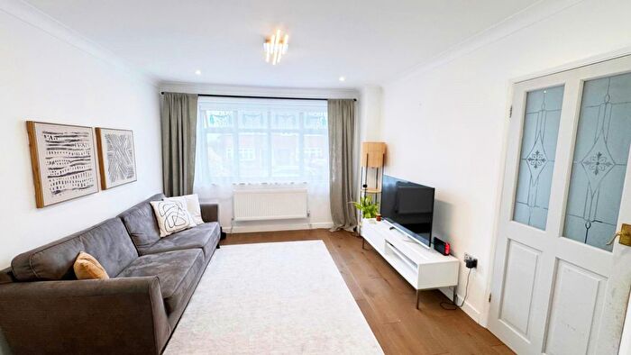 3 Bedroom Terraced House To Rent In Glenton Way, Romford, RM1