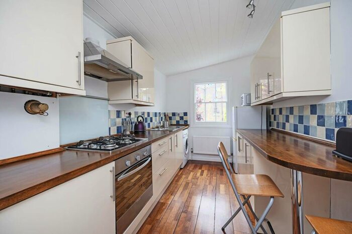 1 Bedroom Flat To Rent In Killowen Road, Hackney, London, E9