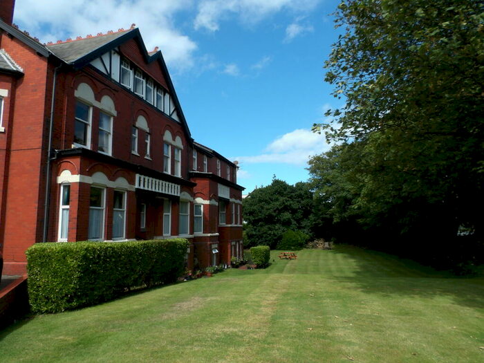 2 Bedroom Apartment To Rent In The Promenade, Southport, PR9