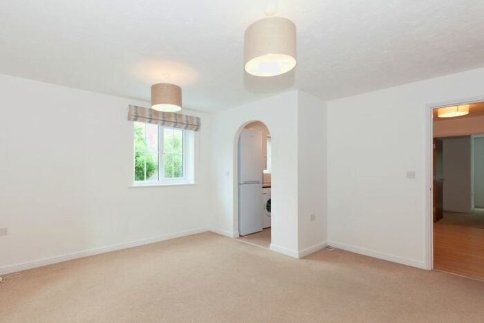 2 Bedroom Flat To Rent In Stone Meadow, Oxford, OX2
