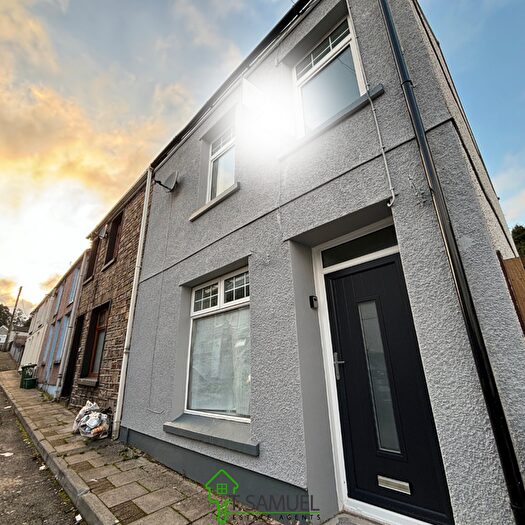 3 Bedroom End Of Terrace House To Rent In Union Street, Trecynon, Aberdare, CF44