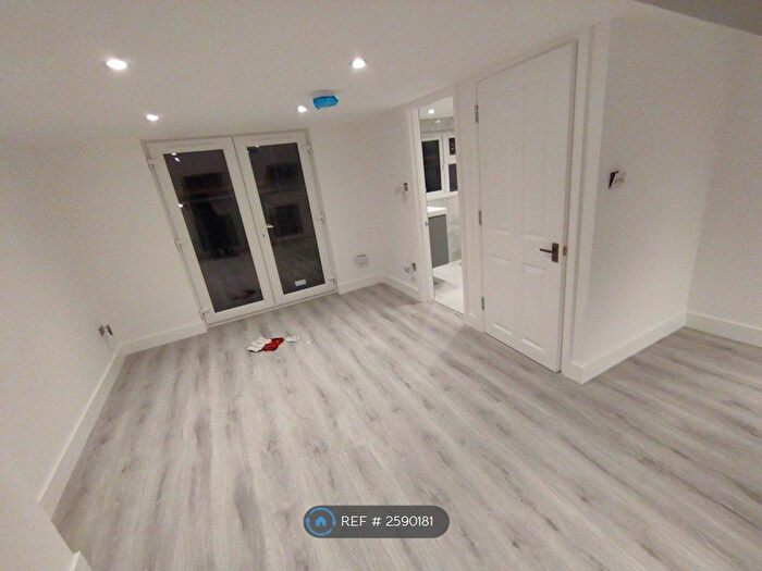 4 Bedroom End Of Terrace House To Rent In Seely Road, London, SW17