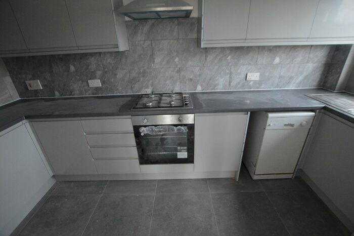 2 Bedroom Flat To Rent In Addiscombe Road, East Croydon, Surrey, CR0