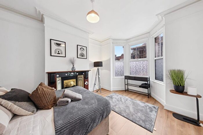 5 Bedroom Terraced House To Rent In Rainham Road, Gillingham, ME7