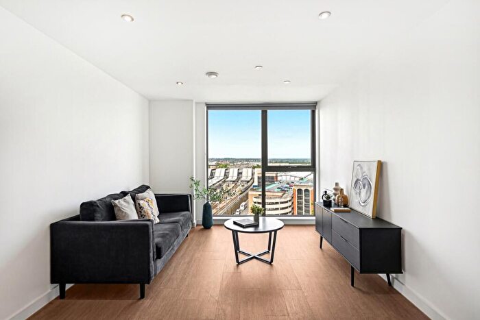 1 Bedroom Flat To Rent In Thames Quarter, Reading, RG1