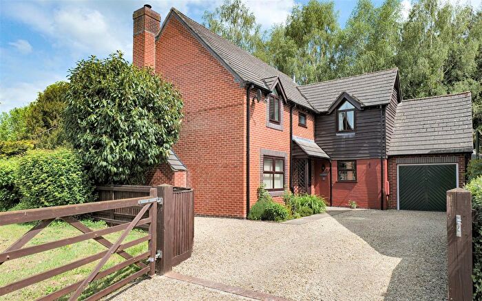 4 Bedroom Detached House For Sale In Cedar Close, Worton, SN10