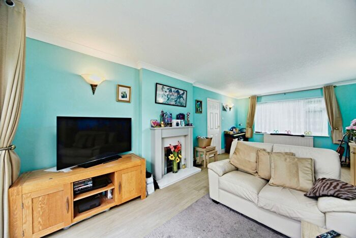 5 Bedroom Detached House For Sale In Hyde Road, South Croydon, CR2