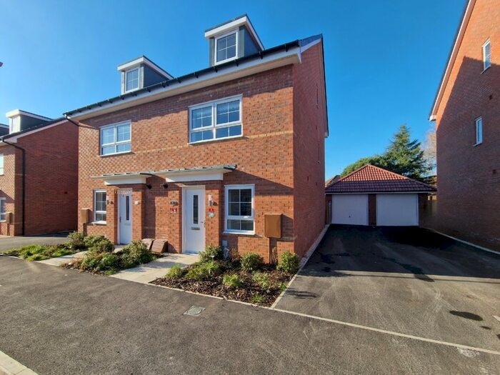 4 Bedroom Semi-Detached House To Rent In Ashcott Avenue, Stadium Estate, Leicester, LE4