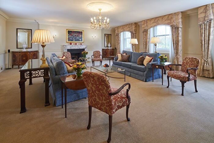 3 Bedroom Flat To Rent In Hyde Park Gate, London, SW7